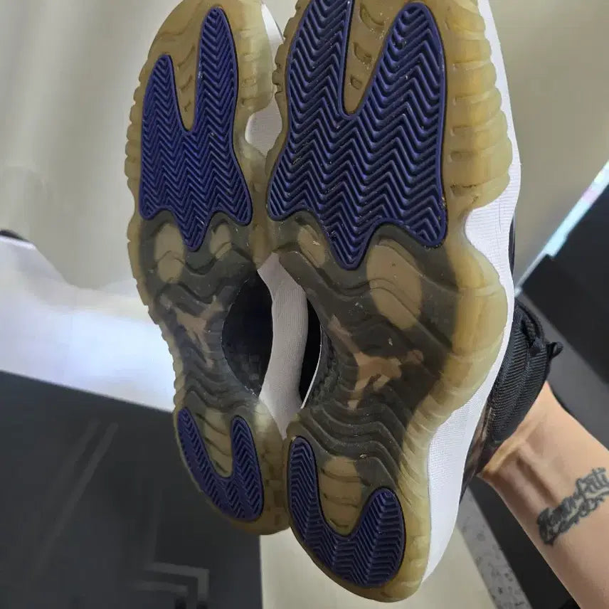 [BUNJANG] Nike Air Jordan 11 Space Jam Sneakers / 나이키 에어조던11 스페이스잼 300사이즈