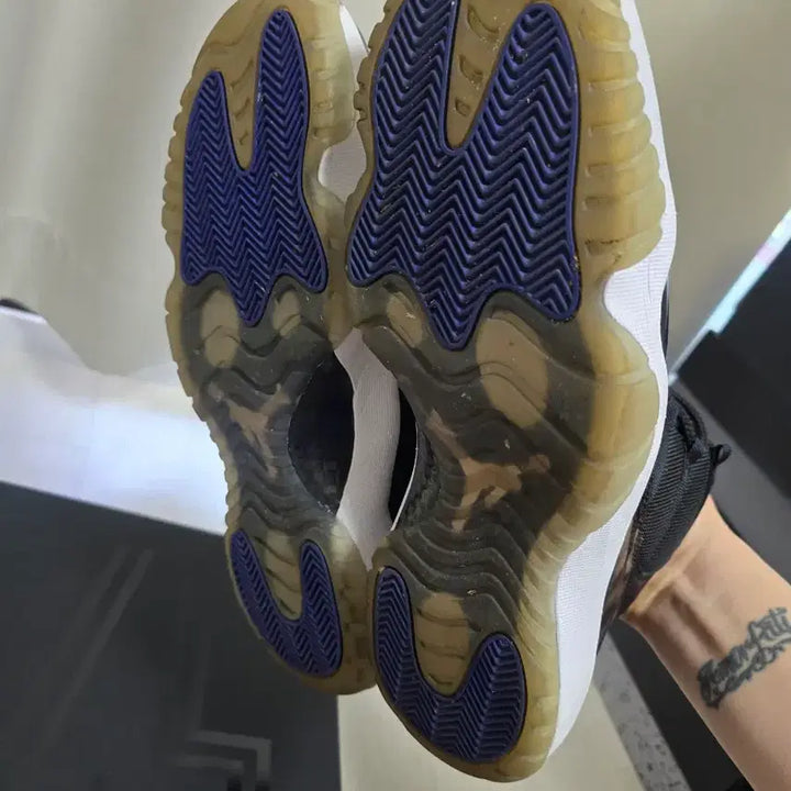 [BUNJANG] Nike Air Jordan 11 Space Jam Sneakers / 나이키 에어조던11 스페이스잼 300사이즈