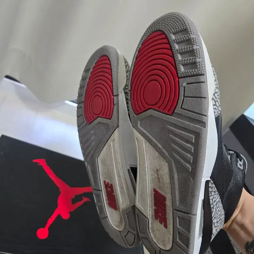 [BUNJANG] Nike Air Jordan 3 Black Cement Sneakers / 나이키 에어조던3 블랙시멘트 300사이즈