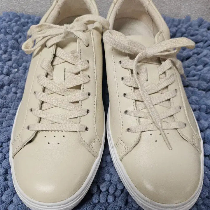 [BUNJANG] Lacoste Ivory Leather Sneakers / 라코스테 아이보리색 레더 스니커즈 38