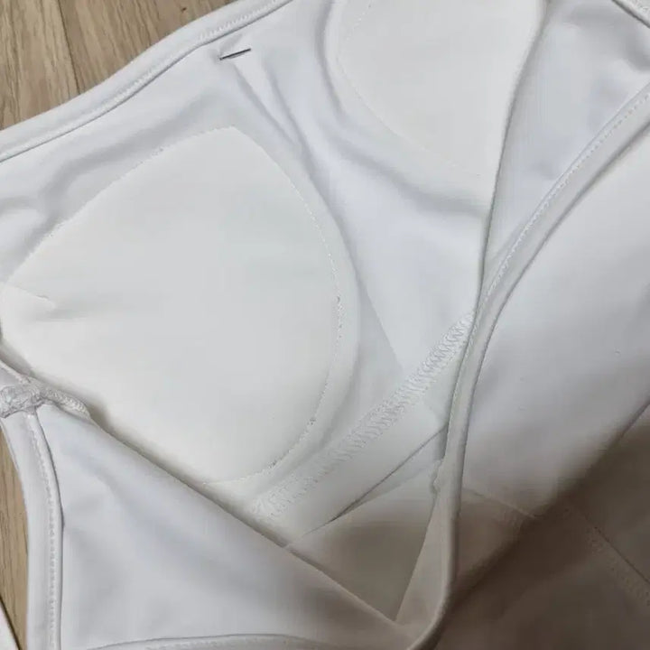 [BUNJANG] 13DE MARZO White Bear Tank Top / 13DE MARZO 흰색 곰돌이 나시