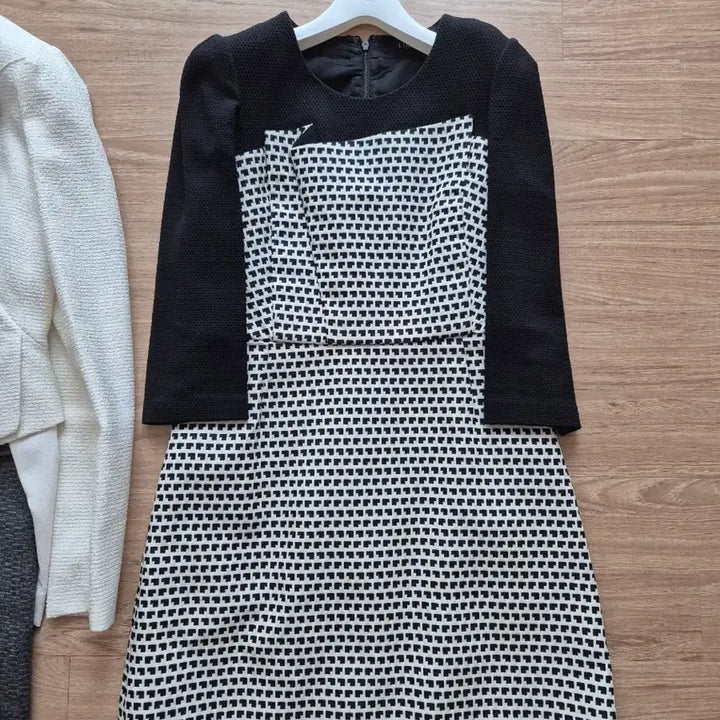 [BUNJANG] Line Black and White Pattern Midi Dress / 라인 블랙 앤 화이트 패턴 원피스
