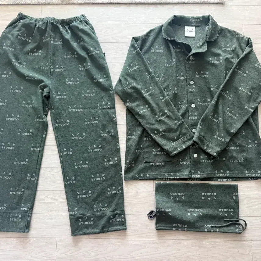 [BUNJANG] IAB Studio Pajama Set Deep Green / 아이앱 스튜디오 파자마 세트 딥 그린