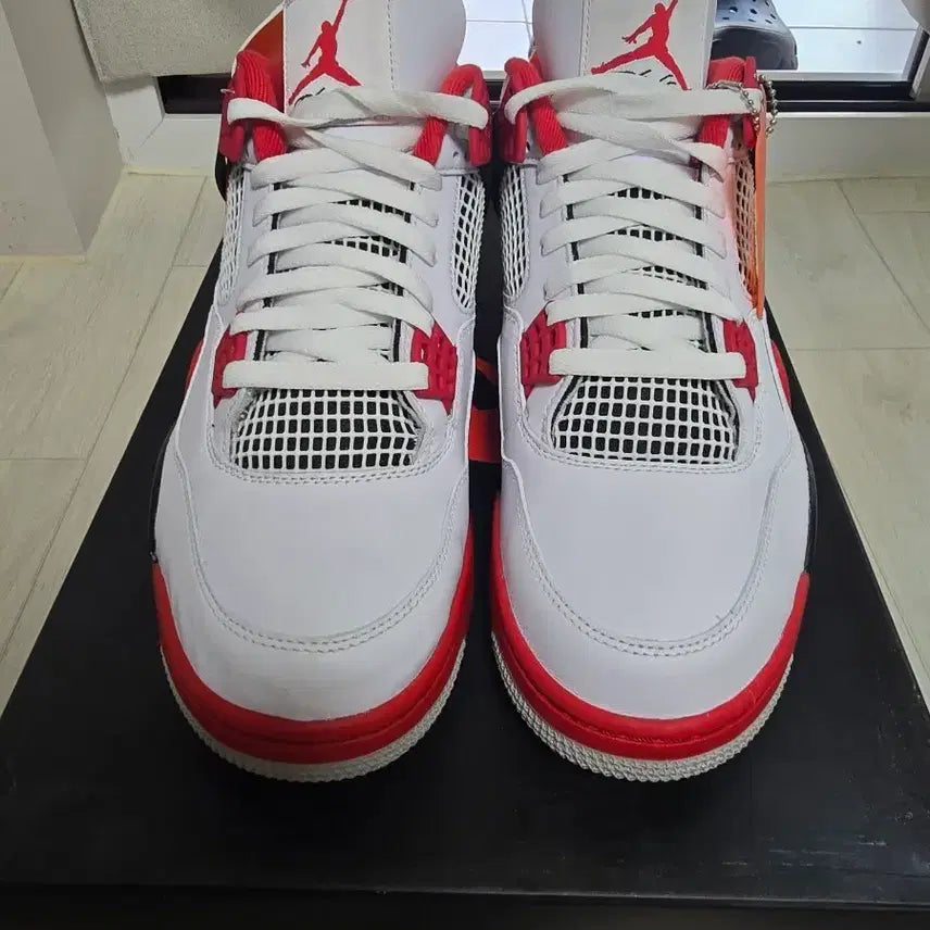 [BUNJANG] Nike Air Jordan 4 Pale Sneakers / 나이키 에어조던4 파레 300사이즈