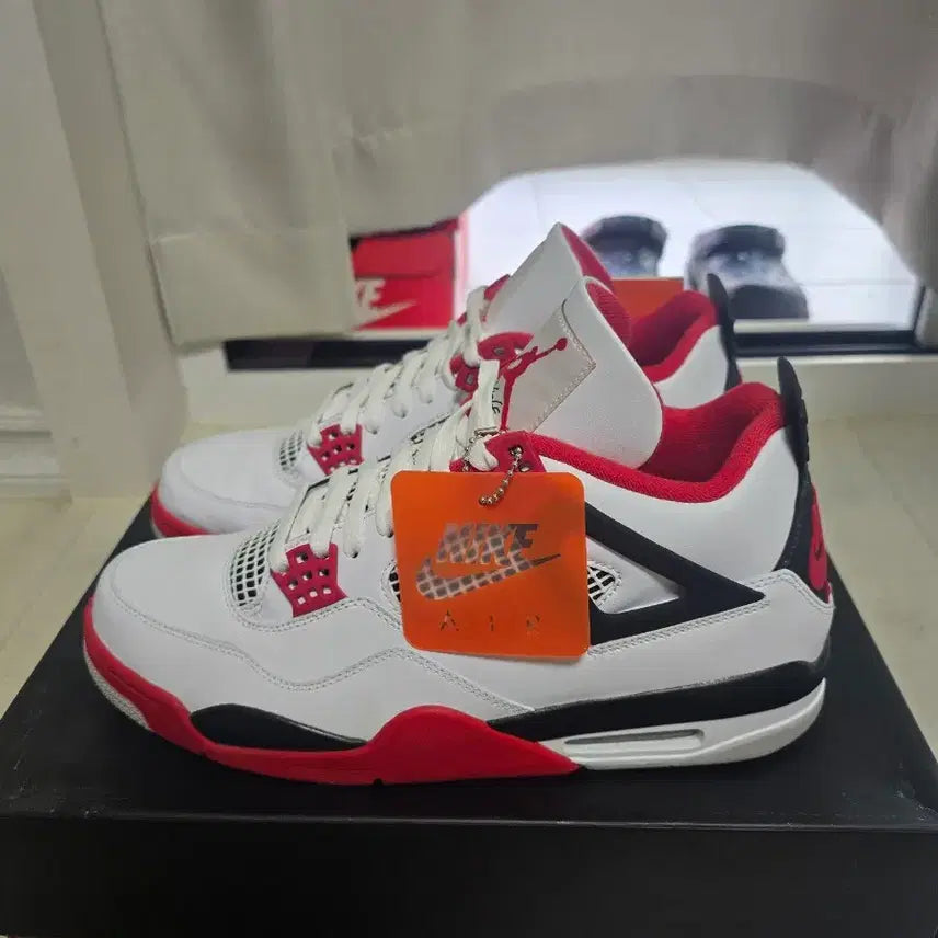 [BUNJANG] Nike Air Jordan 4 Pale Sneakers / 나이키 에어조던4 파레 300사이즈