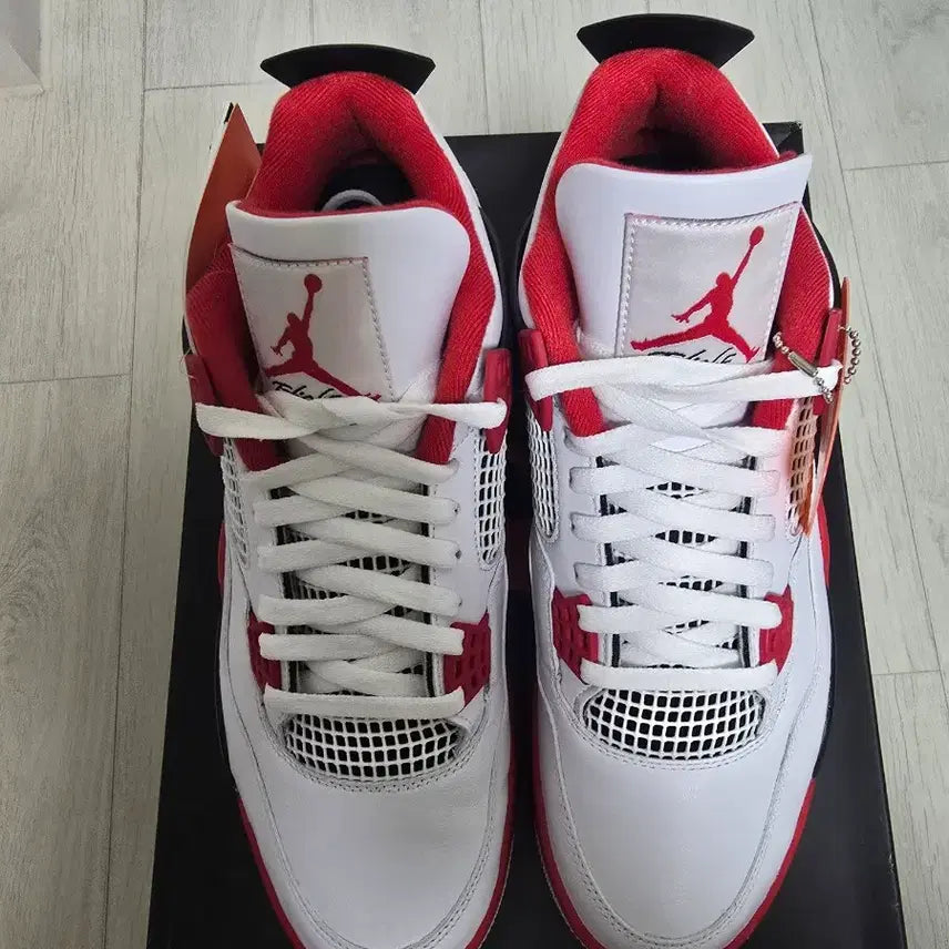 [BUNJANG] Nike Air Jordan 4 Pale Sneakers / 나이키 에어조던4 파레 300사이즈