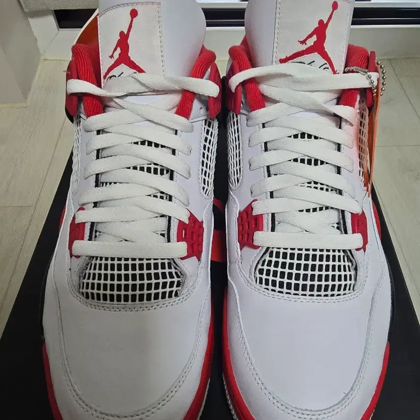 [BUNJANG] Nike Air Jordan 4 Pale Sneakers / 나이키 에어조던4 파레 300사이즈