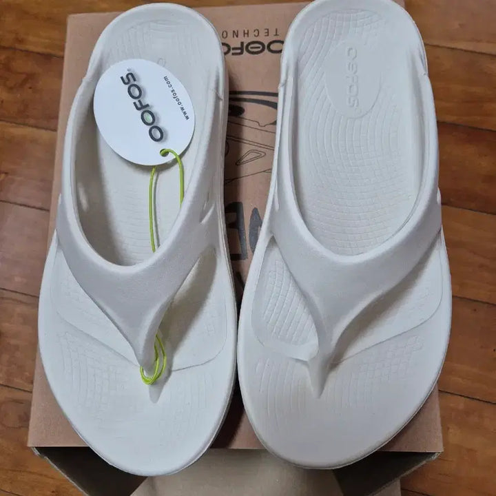 [BUNJANG] OOFOS Original Eggnog Chalk Sandals / OOFOS 우포스 오리지널 에그녹  초크230 240 250새상품