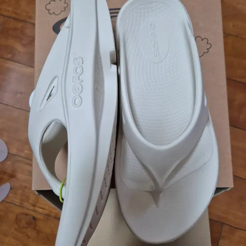 [BUNJANG] OOFOS Original Eggnog Chalk Sandals / OOFOS 우포스 오리지널 에그녹  초크230 240 250새상품