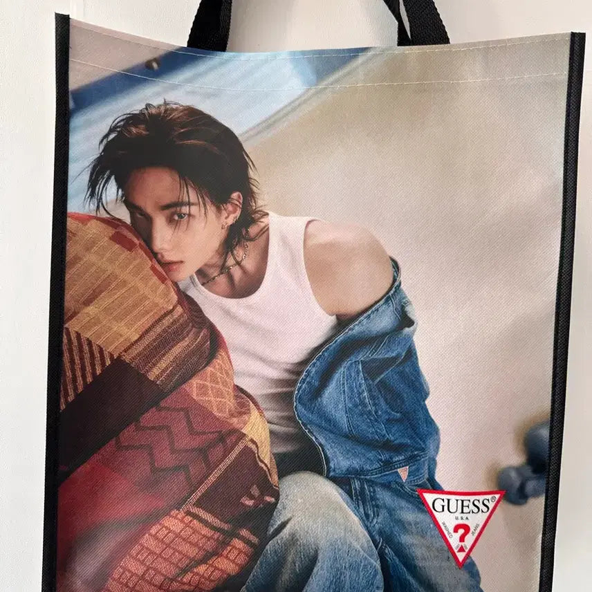 [SOLD OUT] 게스 현진 타포린백 + 룩북(화보집)