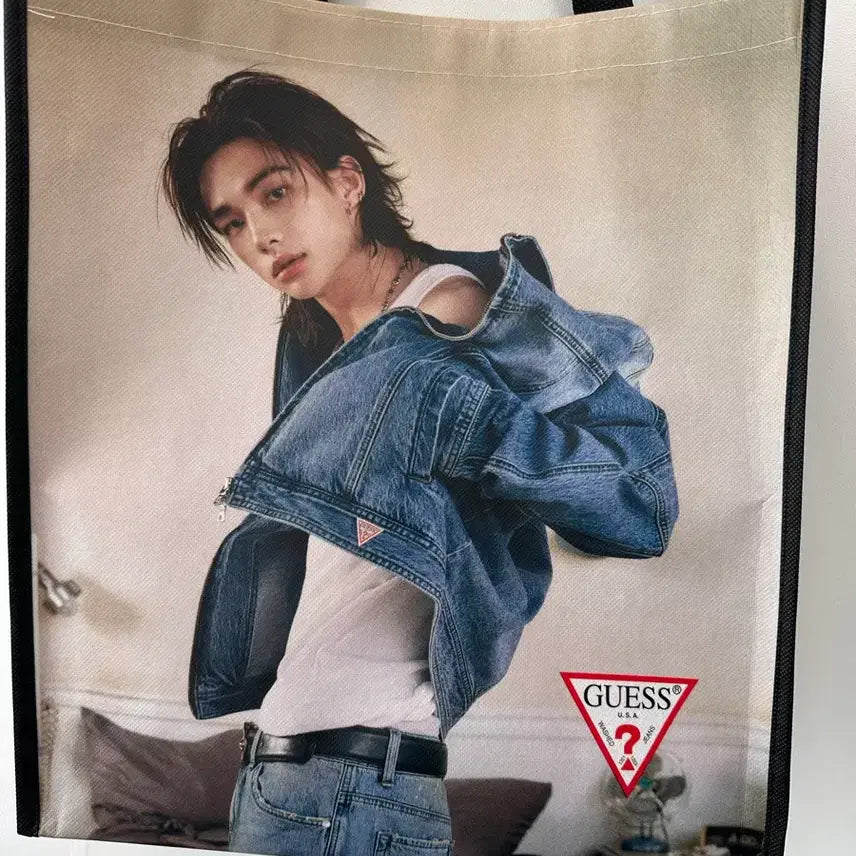 [SOLD OUT] 게스 현진 타포린백 + 룩북(화보집)