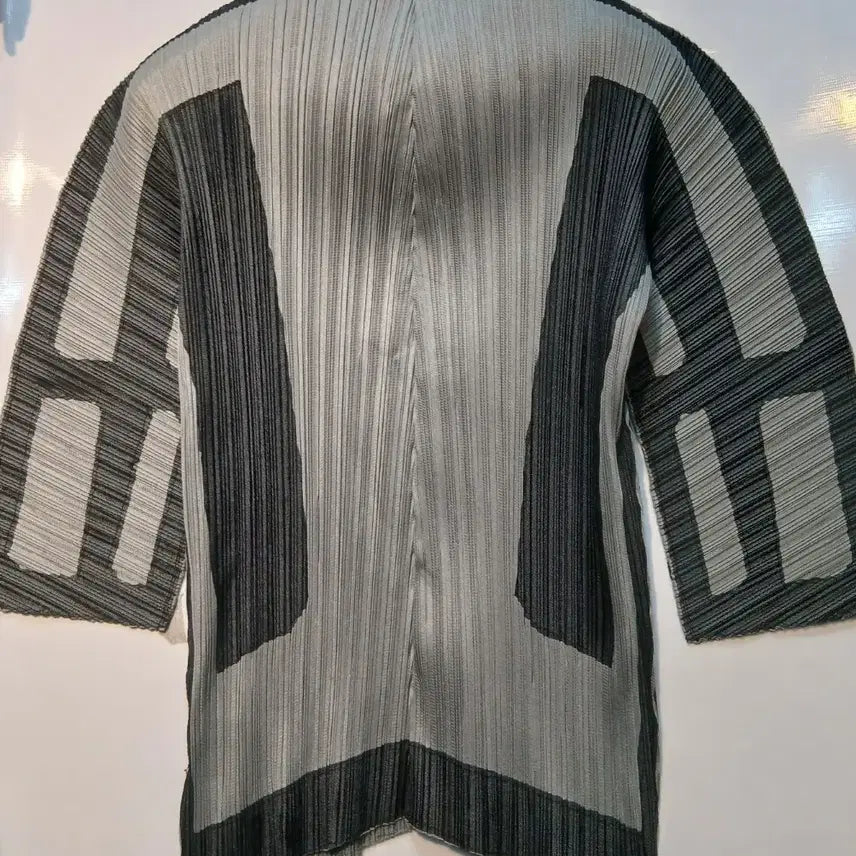 [BUNJANG] Pleats Modet 38 Size Grey Patterned Shirt / 플리츠 모데트 38사이즈 그레이 패턴셔츠