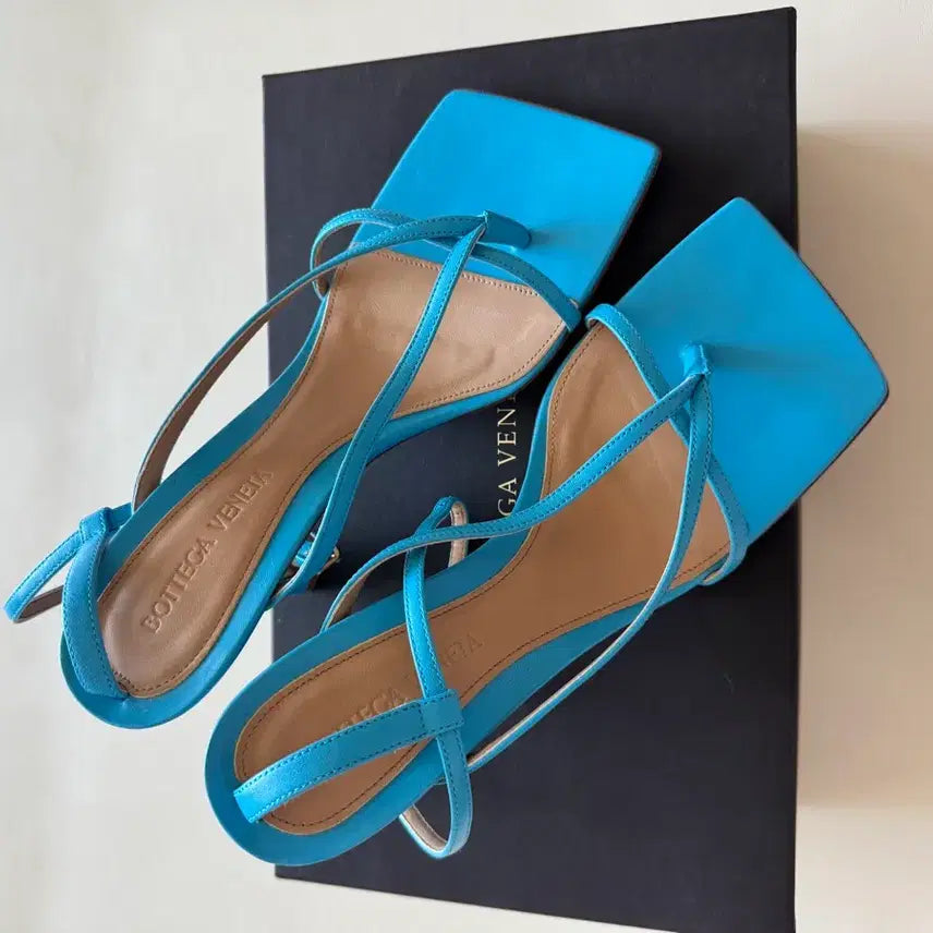 [BUNJANG] Bottega Veneta Blue Strap Sandals / 보테가 베네타 블루 스트랩 샌들 37(235)