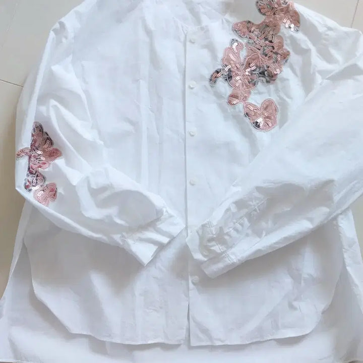 [BUNJANG] White Embroidered Bead Blouse / 화이트 자수비즈 블라우스 (새상품)