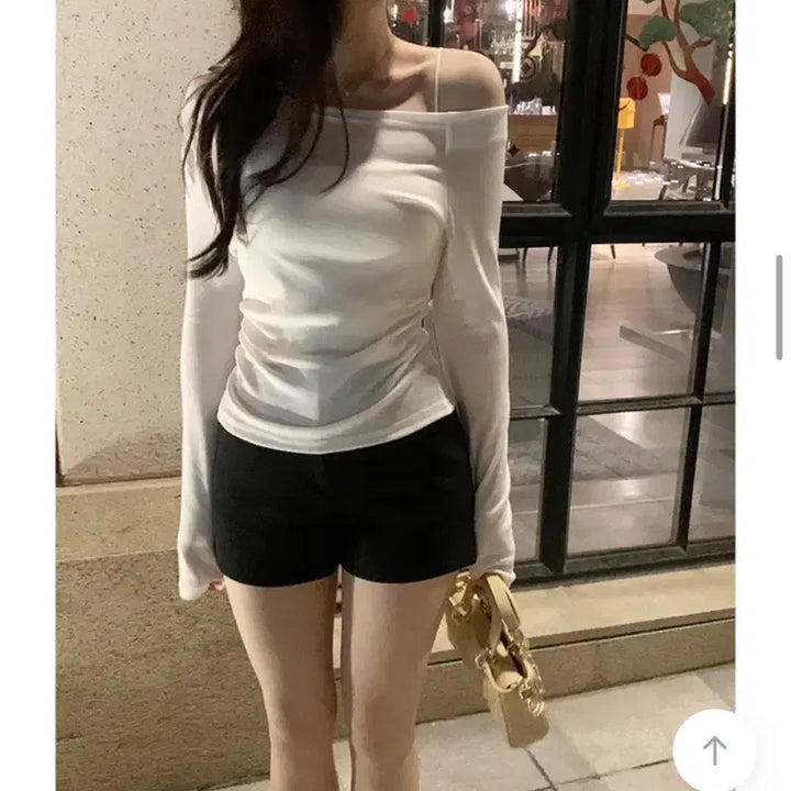 [BUNJANG] FABBIE Rina One-Shoulder Shirring T-Shirt Ivory / 퍼빗 리나 언발 오프숄더 셔링티 아이보리 새상품