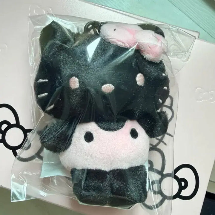 [BUNJANG] WakeMake Hello Kitty Black Doll Keyring (Sealed) / 미개봉 새상품 웨이크메이크 헬로키티 블랙 인형 키링