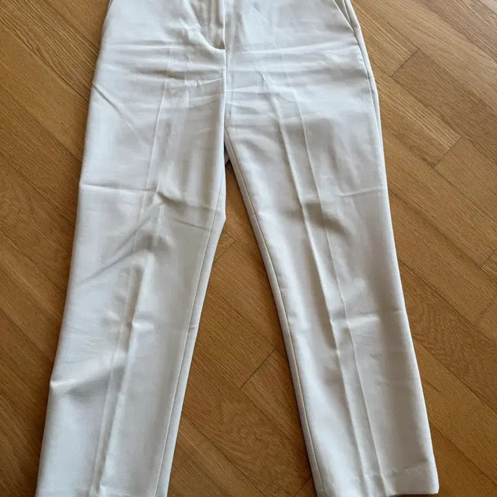 [SOLD OUT] 여성용 크림색 팬츠 슬랙스 상태좋음(26사이즈 추천)
