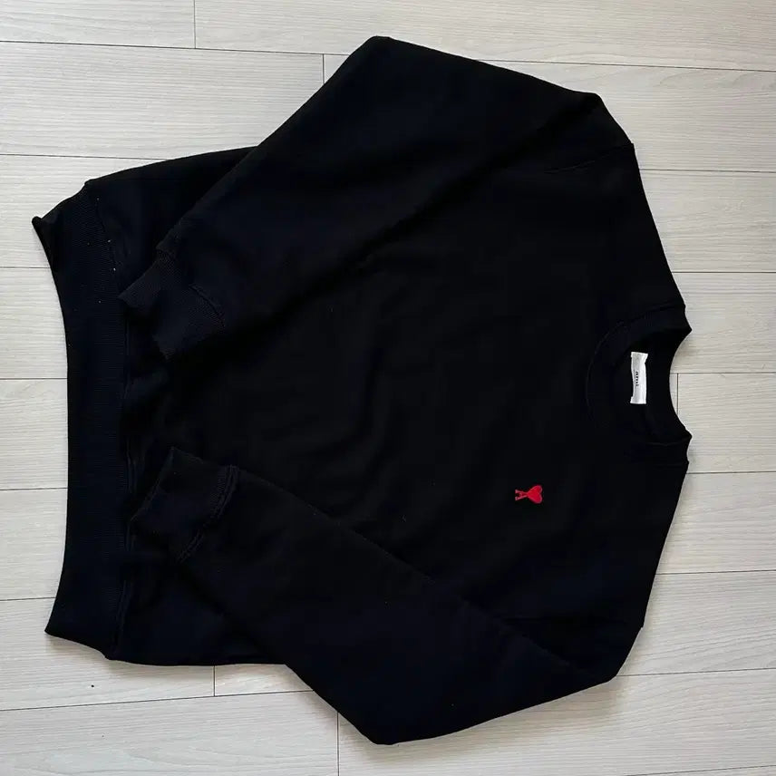 [BUNJANG] Ami Small Heart Black Sweatshirt / 아미 스몰 하트 블랙 맨투맨