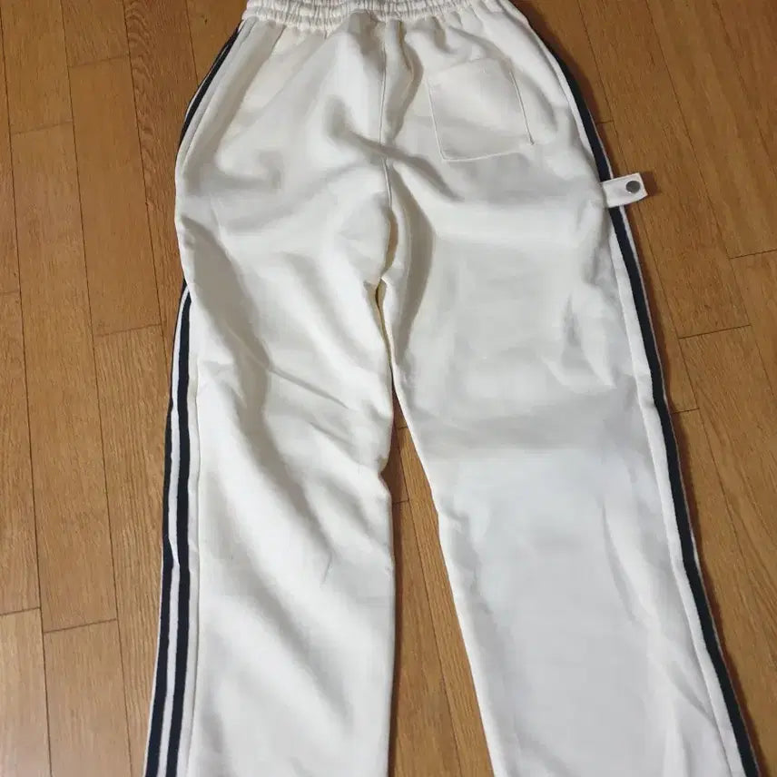 [SOLD OUT] 아이보리 삼선 트레이닝 팬츠 허리밴드 기장92정도