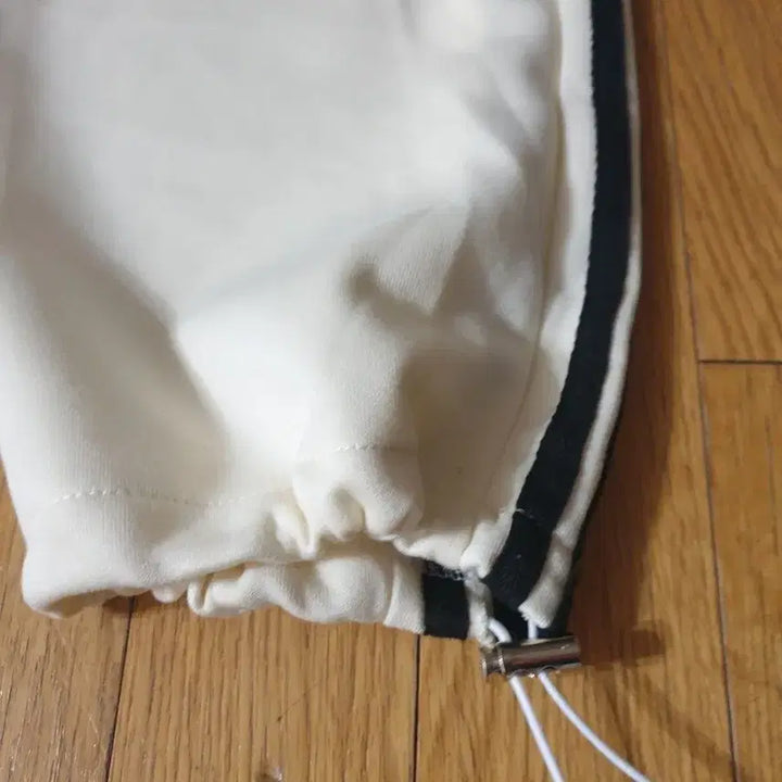 [SOLD OUT] 아이보리 삼선 트레이닝 팬츠 허리밴드 기장92정도
