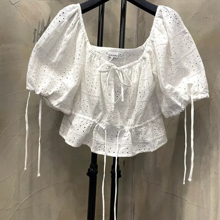 [SOLD OUT] 가니 Broderie Anglaise Cropped Top 55~66