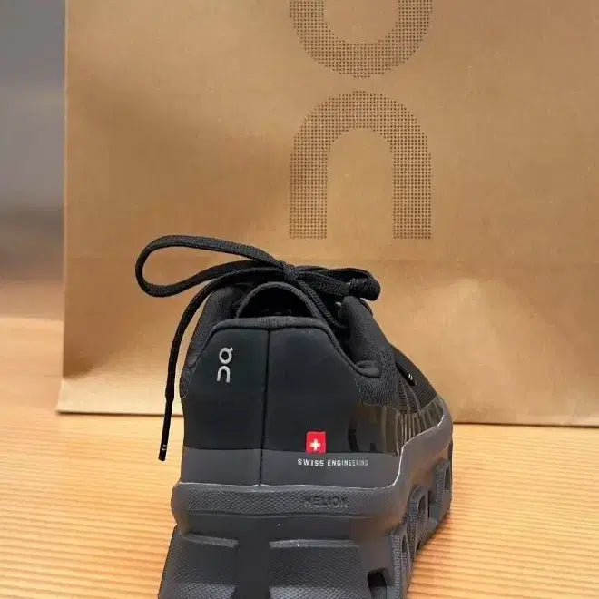 [BUNJANG] On Running Cloudmonster All Black Sneakers / 정품 온 러닝 클라우드몬스터 올 블랙 280MM