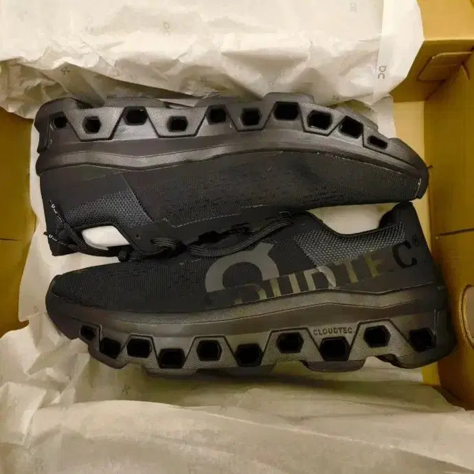 [BUNJANG] On Running Cloudmonster All Black Sneakers / 정품 온 러닝 클라우드몬스터 올 블랙 280MM
