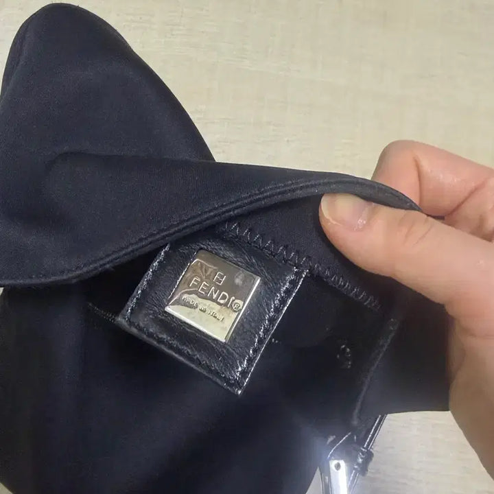 [BUNJANG] Fendi Vintage Baguette Nylon Shoulder Bag / 펜디 빈티지 바게트 나일론 숄더백