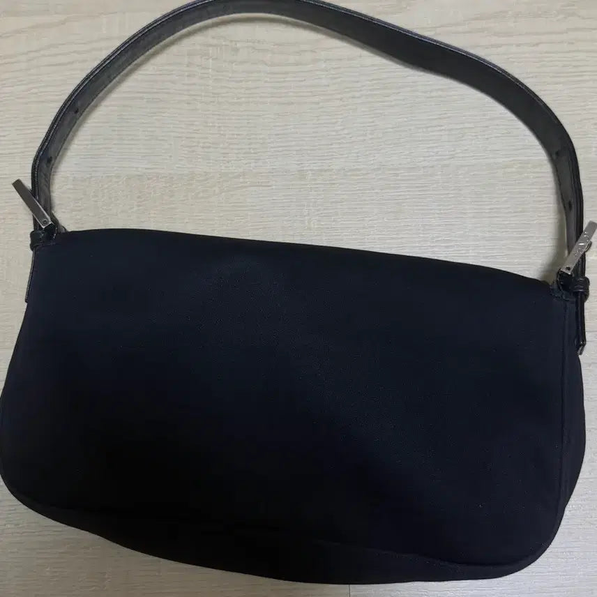 [BUNJANG] Fendi Vintage Baguette Nylon Shoulder Bag / 펜디 빈티지 바게트 나일론 숄더백