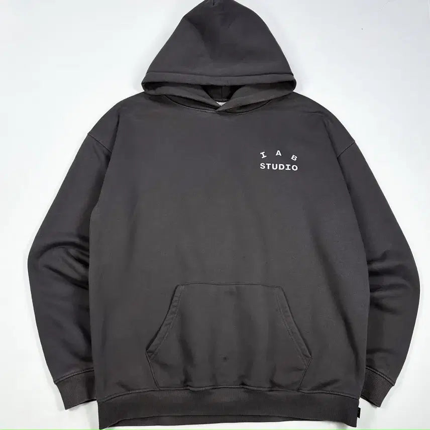 [SOLD OUT] 아이앱스튜디오 백로고 차콜 후드티 (XXL)