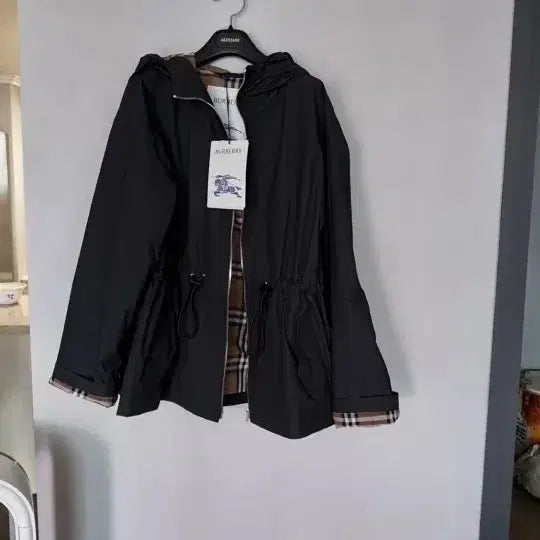 [BUNJANG] Burberry Medley Hooded Windbreaker Jacket / 새제품)버버리 메들리 후드 블랙 바람막이 자켓L77반~88