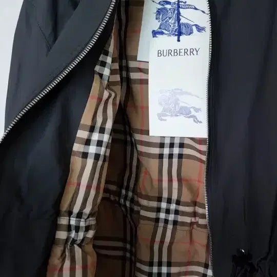 [BUNJANG] Burberry Medley Hooded Windbreaker Jacket / 새제품)버버리 메들리 후드 블랙 바람막이 자켓L77반~88