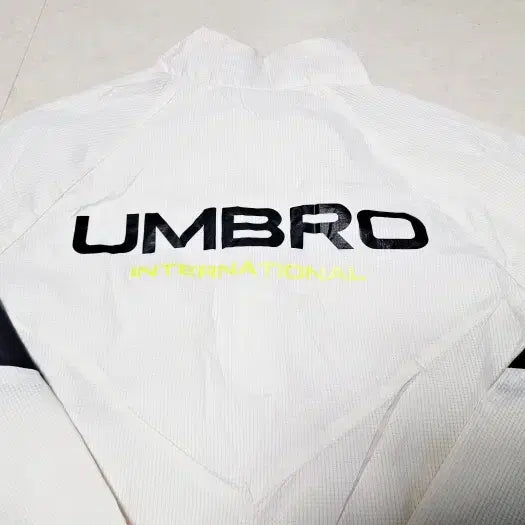 [BUNJANG] Umbro Ripstop Lightweight Anorak Windbreaker Jacket / 엄브로 립스탑 경량 아노락 바람막이 공용 95 폴1326