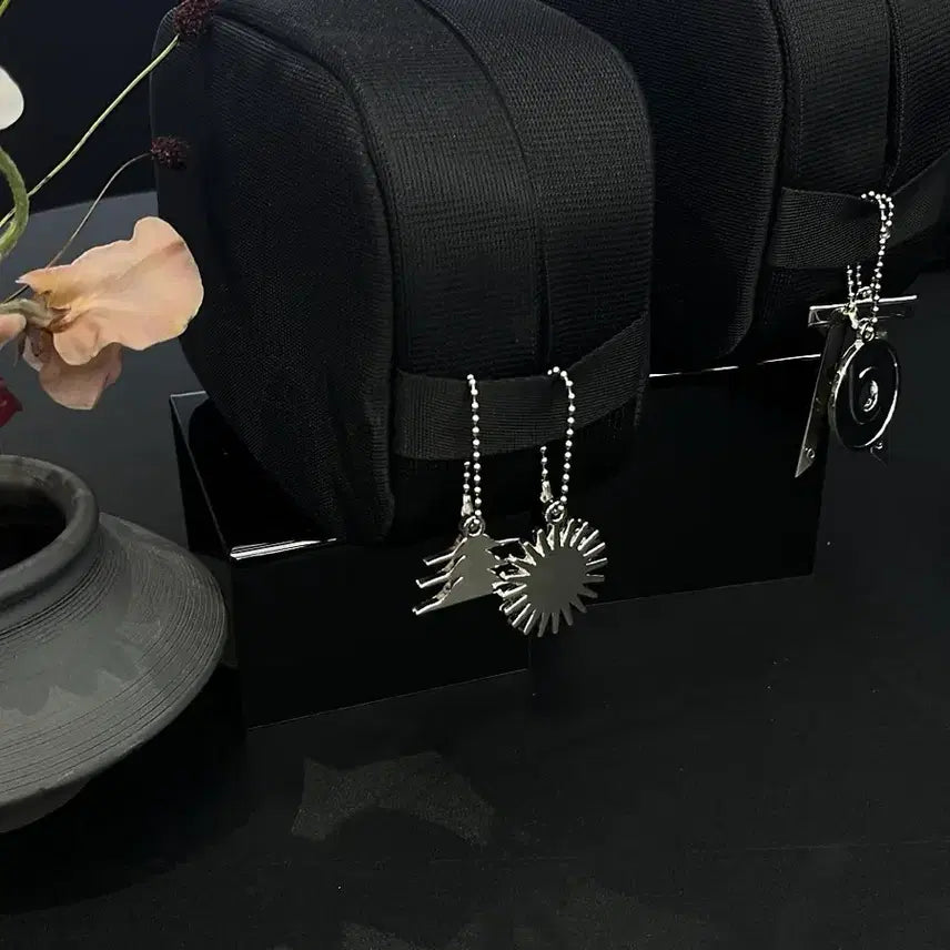 [BUNJANG] Blackpink Jennie Beats Onyx Black Keyring Charm + Pouch / 블랙핑크 제니 비츠 팝업 키링 참 + 파우치