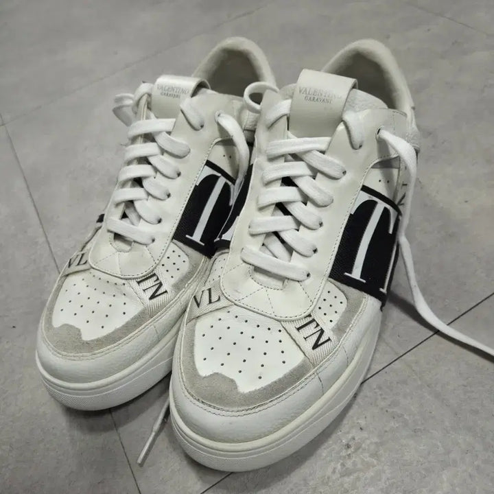 [BUNJANG] Valentino Garavani VL7N Sneakers (44) / 발렌티노 가라바니 VL7N 스니커즈(44) 270