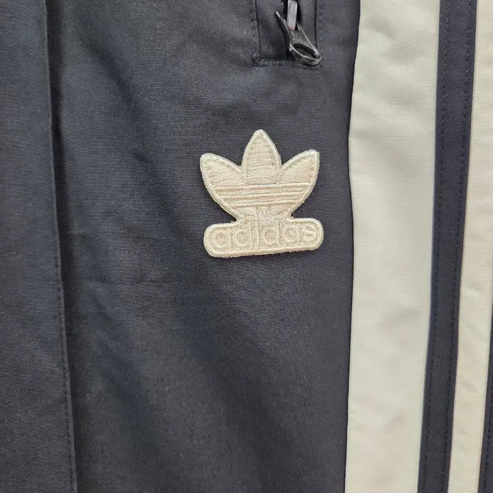 [BUNJANG] Adidas Anti University Woven Track Pants - Black (2XL) / 2XL 아디다스 안티 유니버시티 우븐 트랙 팬츠 블랙