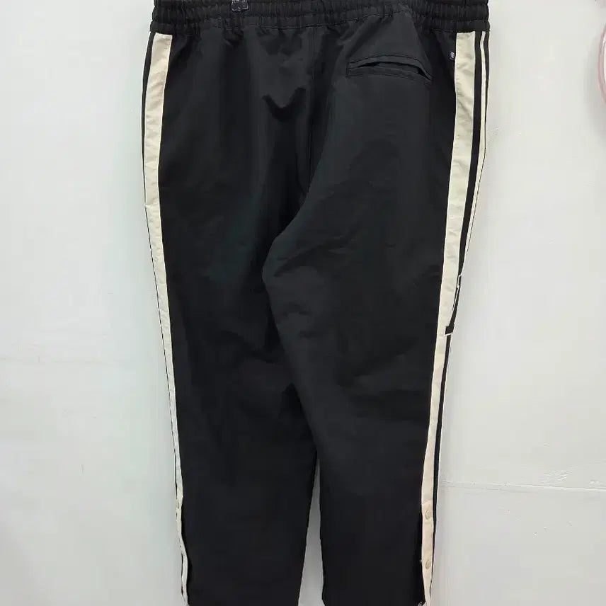 [BUNJANG] Adidas Anti University Woven Track Pants - Black (2XL) / 2XL 아디다스 안티 유니버시티 우븐 트랙 팬츠 블랙