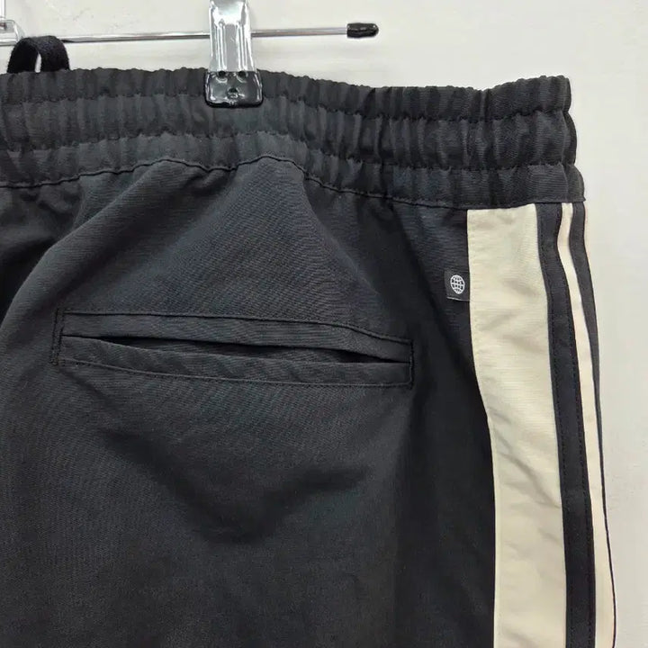 [BUNJANG] Adidas Anti University Woven Track Pants - Black (2XL) / 2XL 아디다스 안티 유니버시티 우븐 트랙 팬츠 블랙