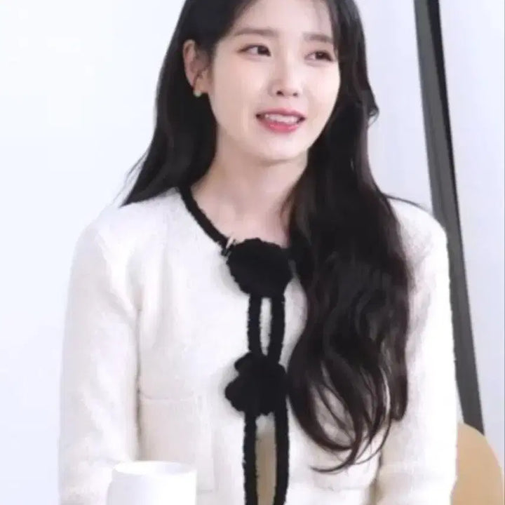 [SOLD OUT] [아이유, 박민영 착용] 기준 크로셰 꽃 니트 가디건