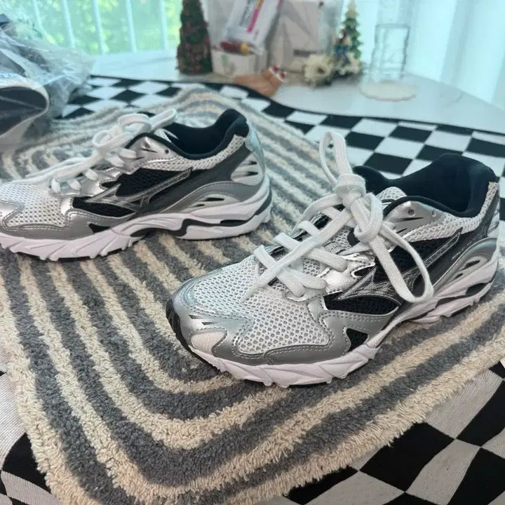 [BUNJANG] Mizuno Wave Rider 10 Sneakers / 미즈노 웨이브 라이더 10 운동화 런닝화 240(235실착)