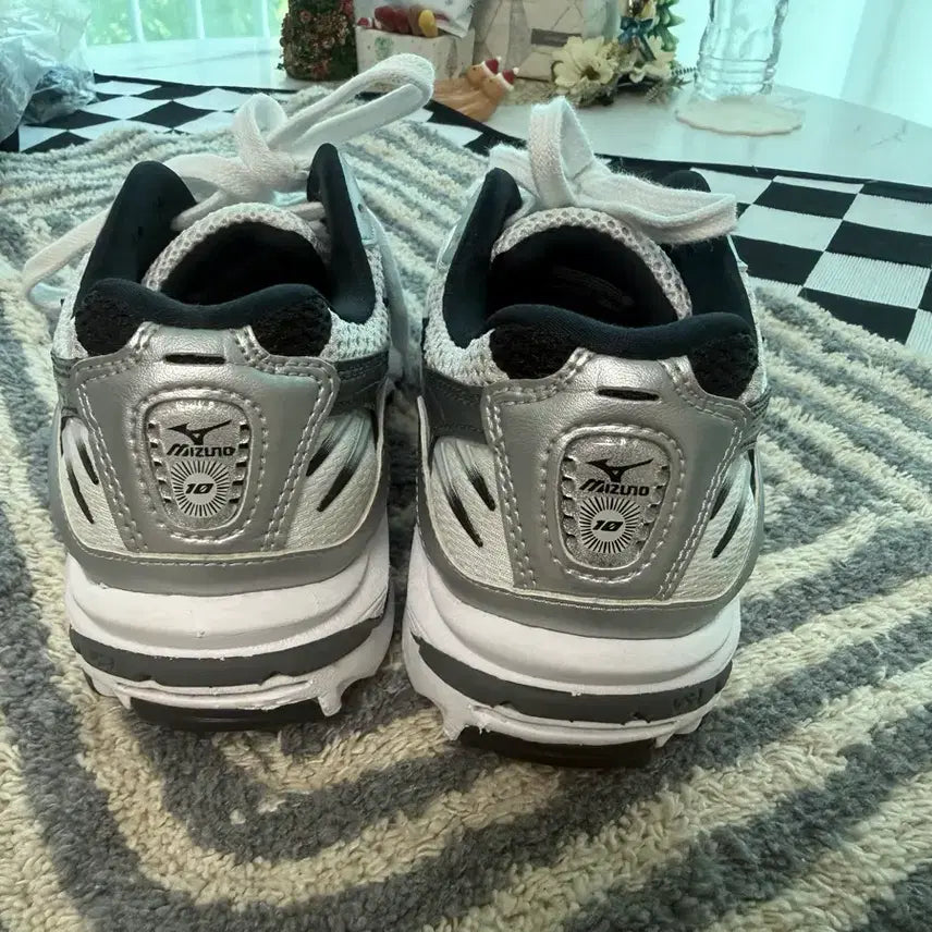 [BUNJANG] Mizuno Wave Rider 10 Sneakers / 미즈노 웨이브 라이더 10 운동화 런닝화 240(235실착)