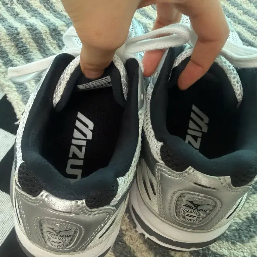 [BUNJANG] Mizuno Wave Rider 10 Sneakers / 미즈노 웨이브 라이더 10 운동화 런닝화 240(235실착)