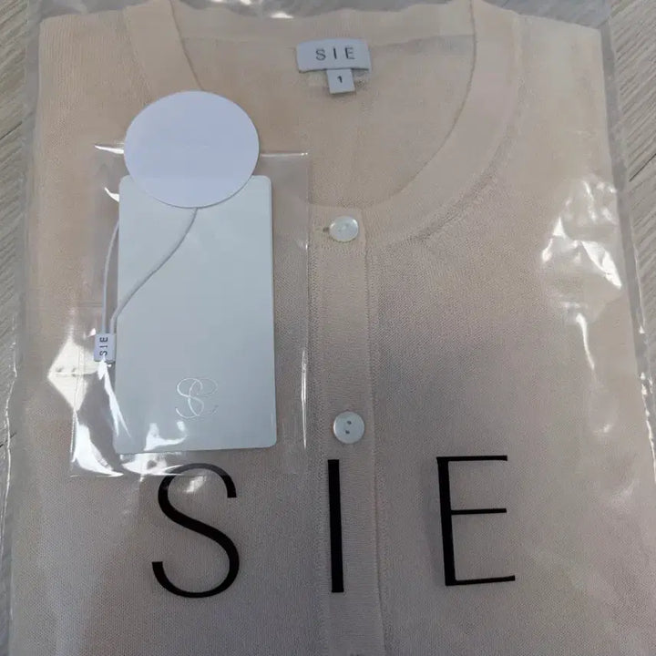 [SOLD OUT] 시에 리즐링 크롭 가디건 (피치 베이지)