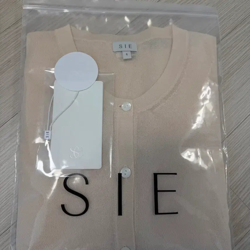 [SOLD OUT] 시에 리즐링 크롭 가디건 (피치 베이지)