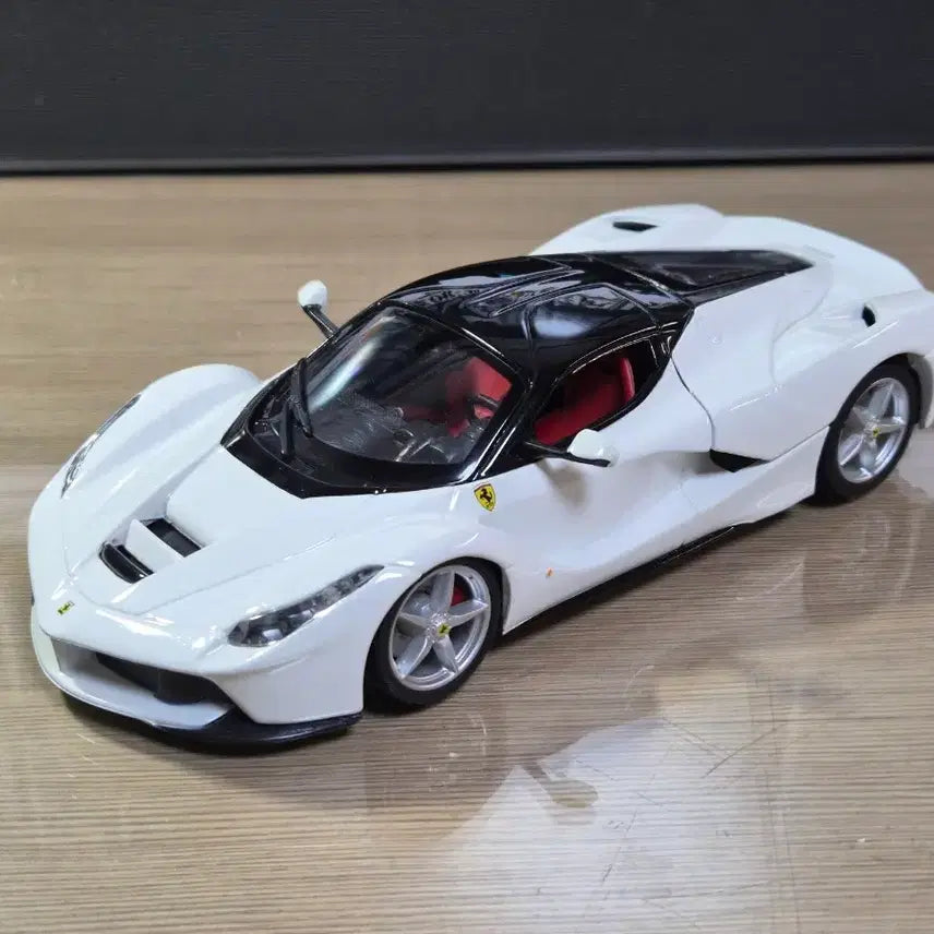 [BUNJANG] Bburago Ferrari LaFerrari 1:24 Diecast Model Car / 부라고 페라리 라페라리 1:24 다이캐스트 자동차 모형