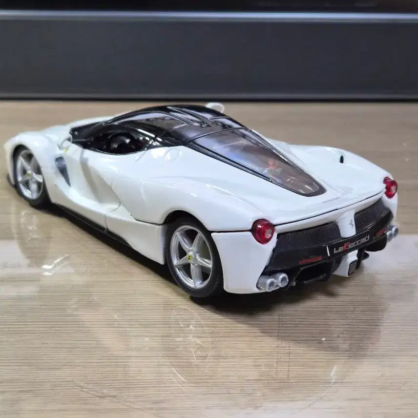 [BUNJANG] Bburago Ferrari LaFerrari 1:24 Diecast Model Car / 부라고 페라리 라페라리 1:24 다이캐스트 자동차 모형