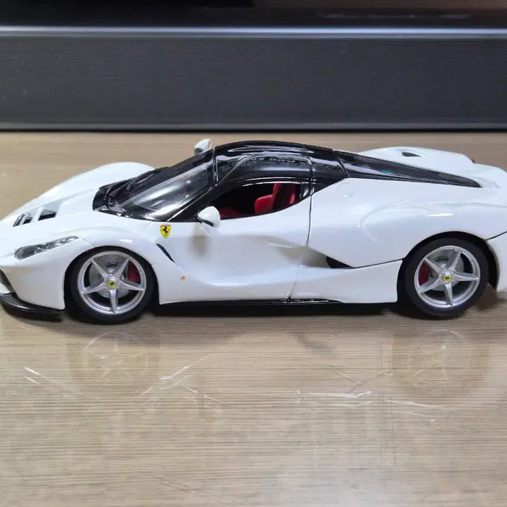 [BUNJANG] Bburago Ferrari LaFerrari 1:24 Diecast Model Car / 부라고 페라리 라페라리 1:24 다이캐스트 자동차 모형