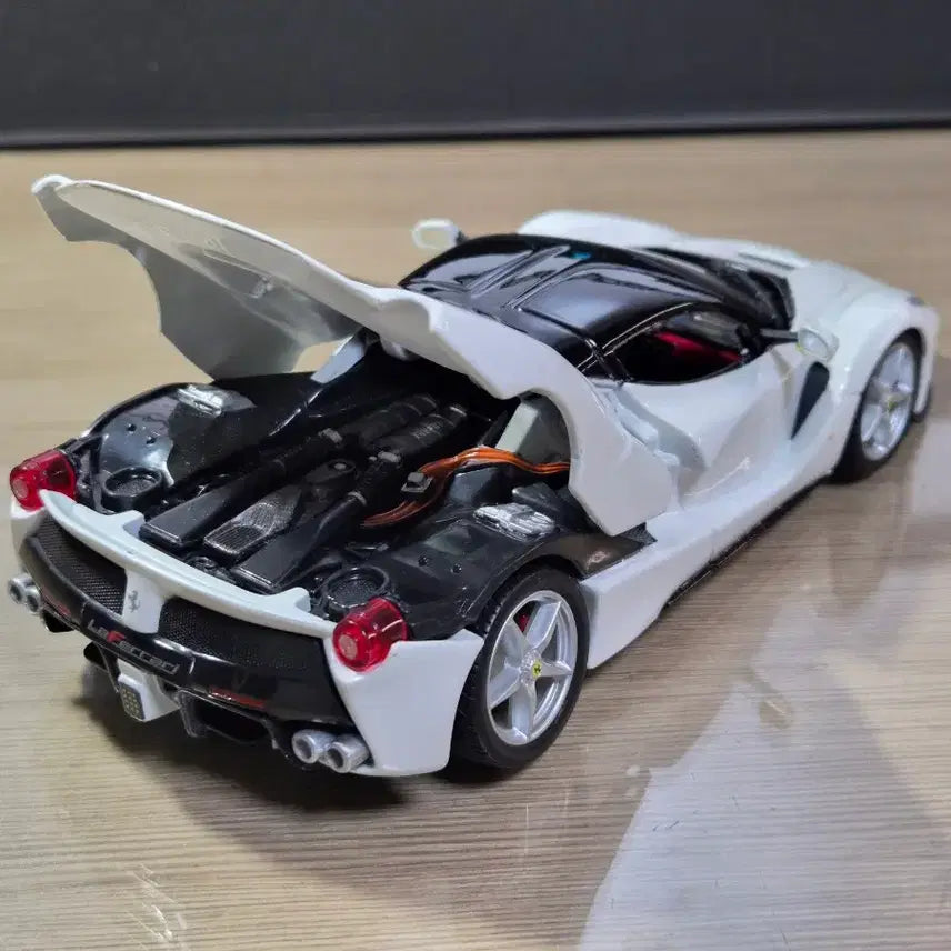 [BUNJANG] Bburago Ferrari LaFerrari 1:24 Diecast Model Car / 부라고 페라리 라페라리 1:24 다이캐스트 자동차 모형
