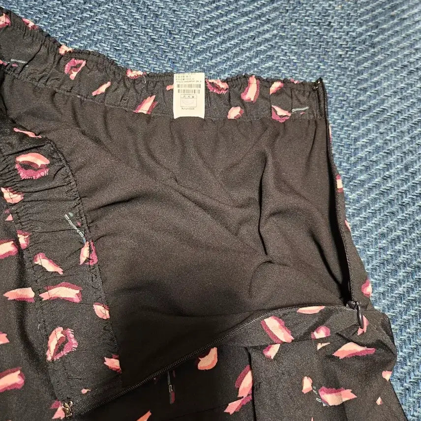 [BUNJANG] SJSJ Lip Print Long Skirt / SJ 한섬 검정 립 프린팅 롱 스커트