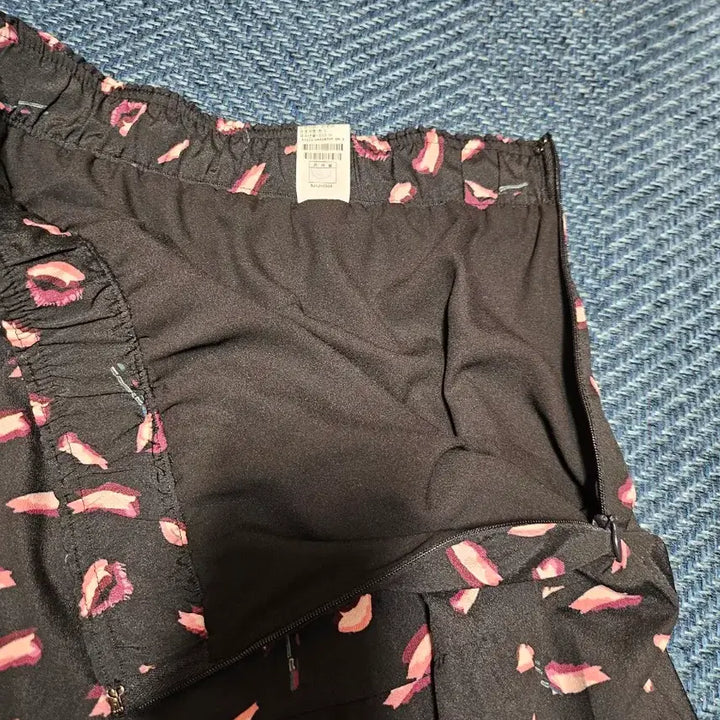 [BUNJANG] SJSJ Lip Print Long Skirt / SJ 한섬 검정 립 프린팅 롱 스커트